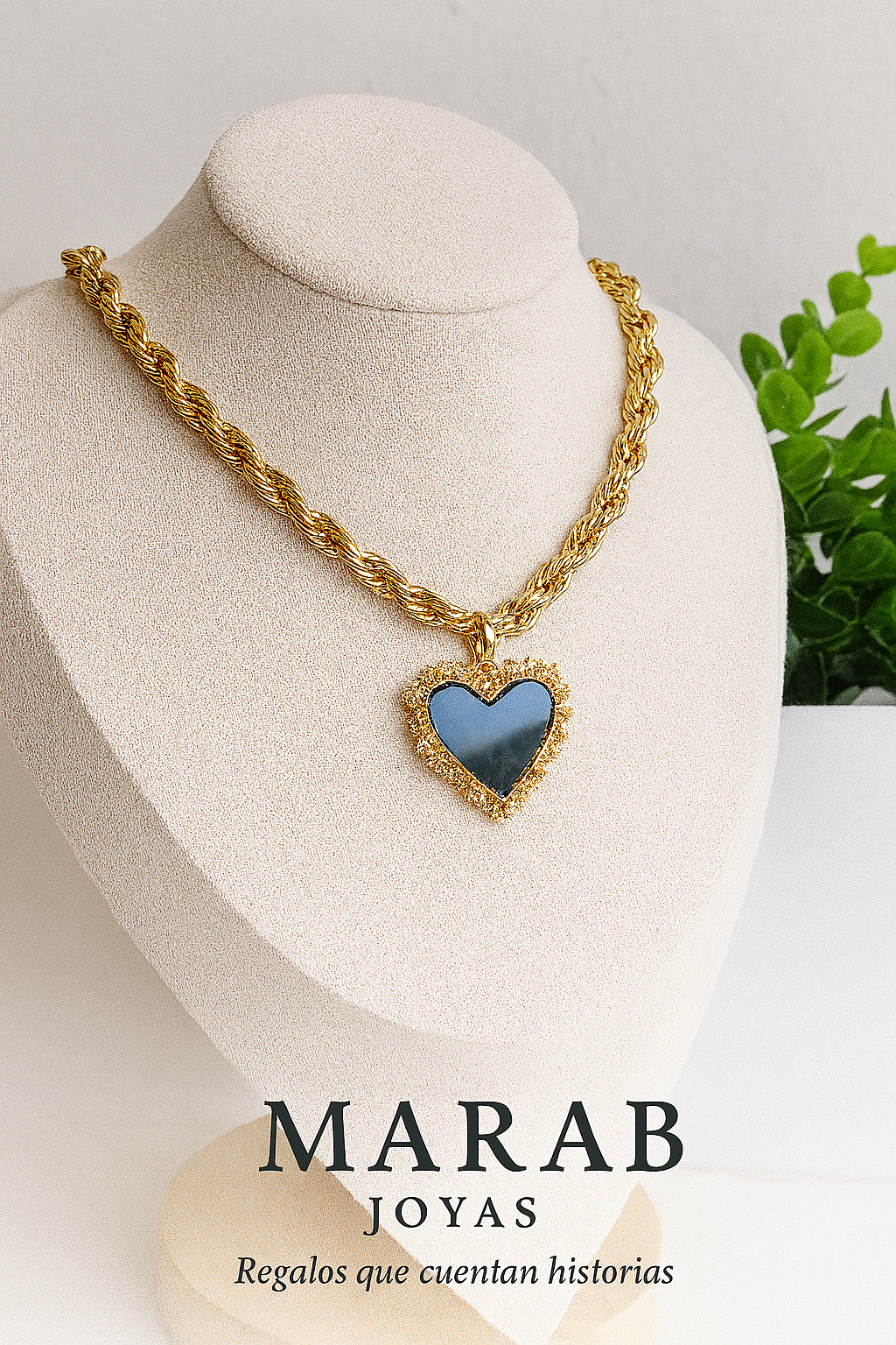 Collar Corazón Azul Royal en Cuerda Dorada