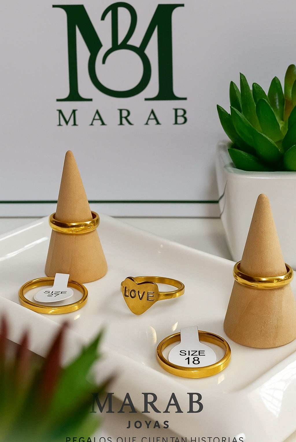 Set de anillos dorados “Love”