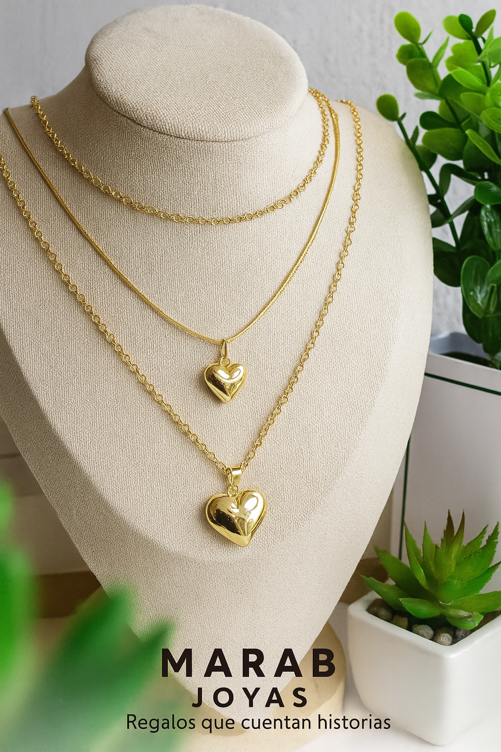 Set Corazones Dorados: Collar Triple con Dijes